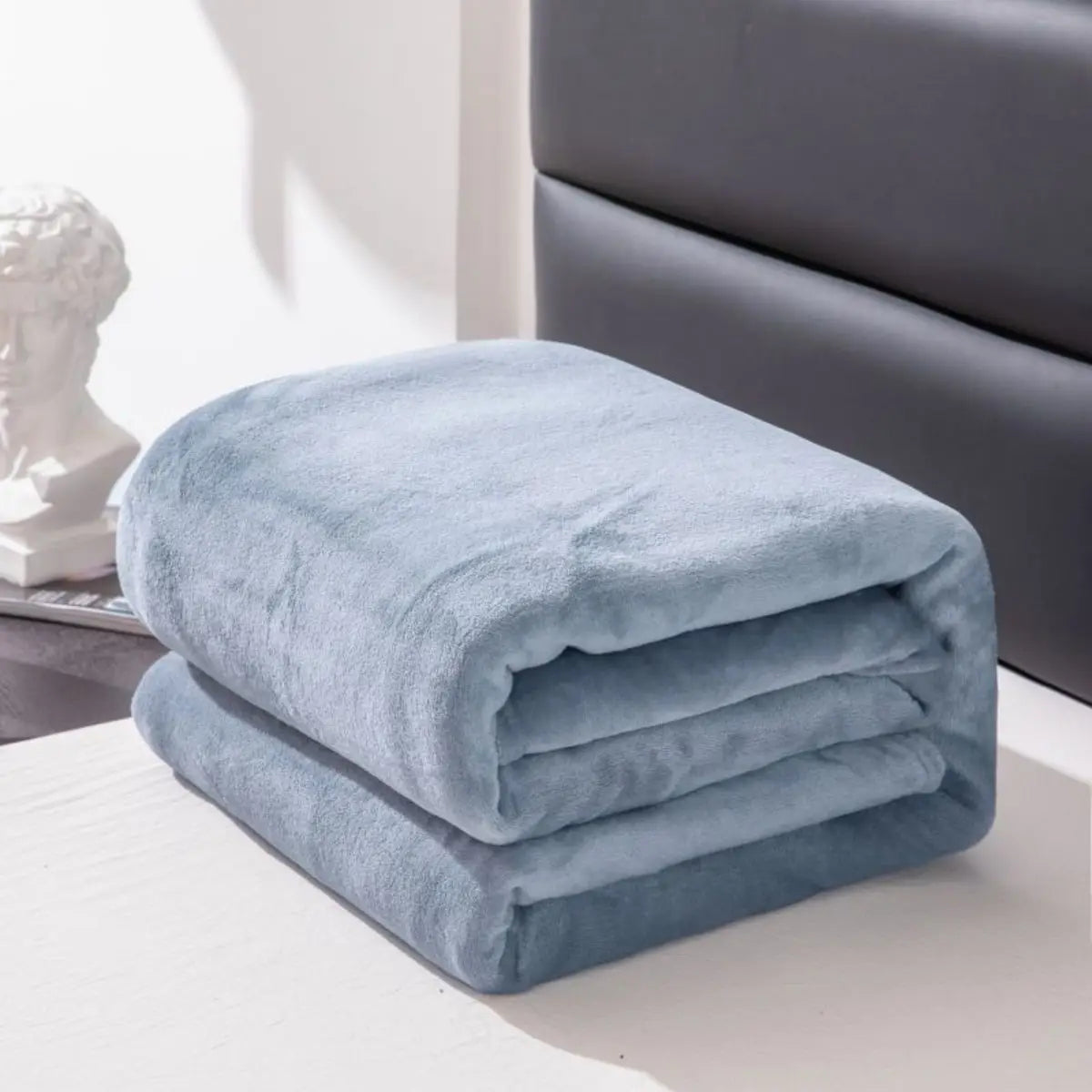 1pc Solid Color Blanket with Thickened Fleece, All Seasons