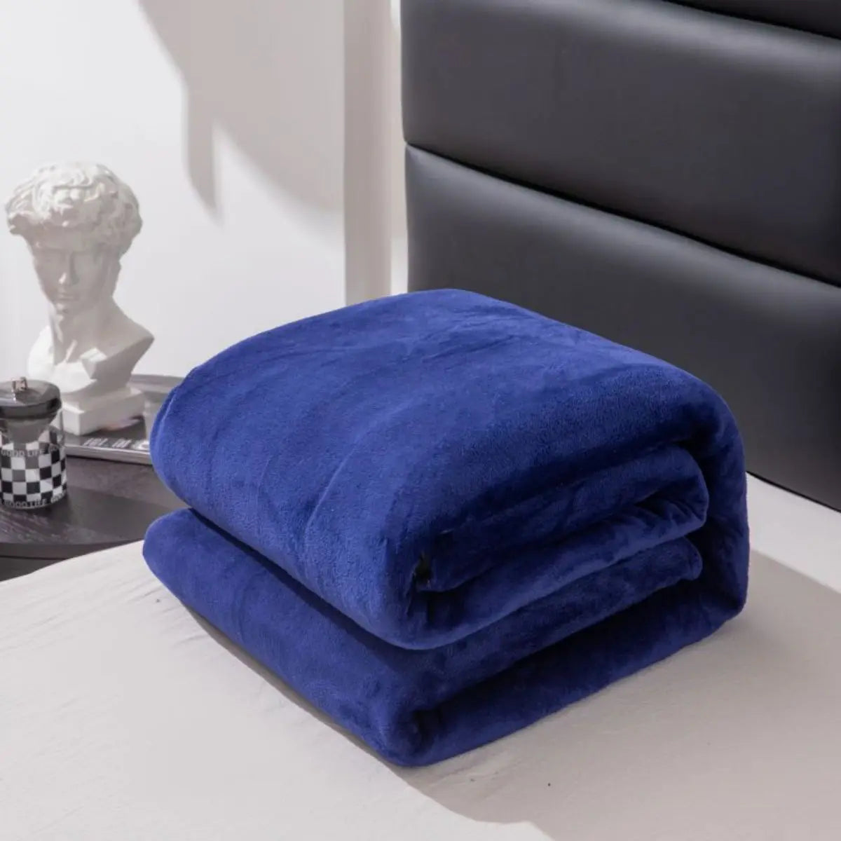 1pc Solid Color Blanket with Thickened Fleece, All Seasons