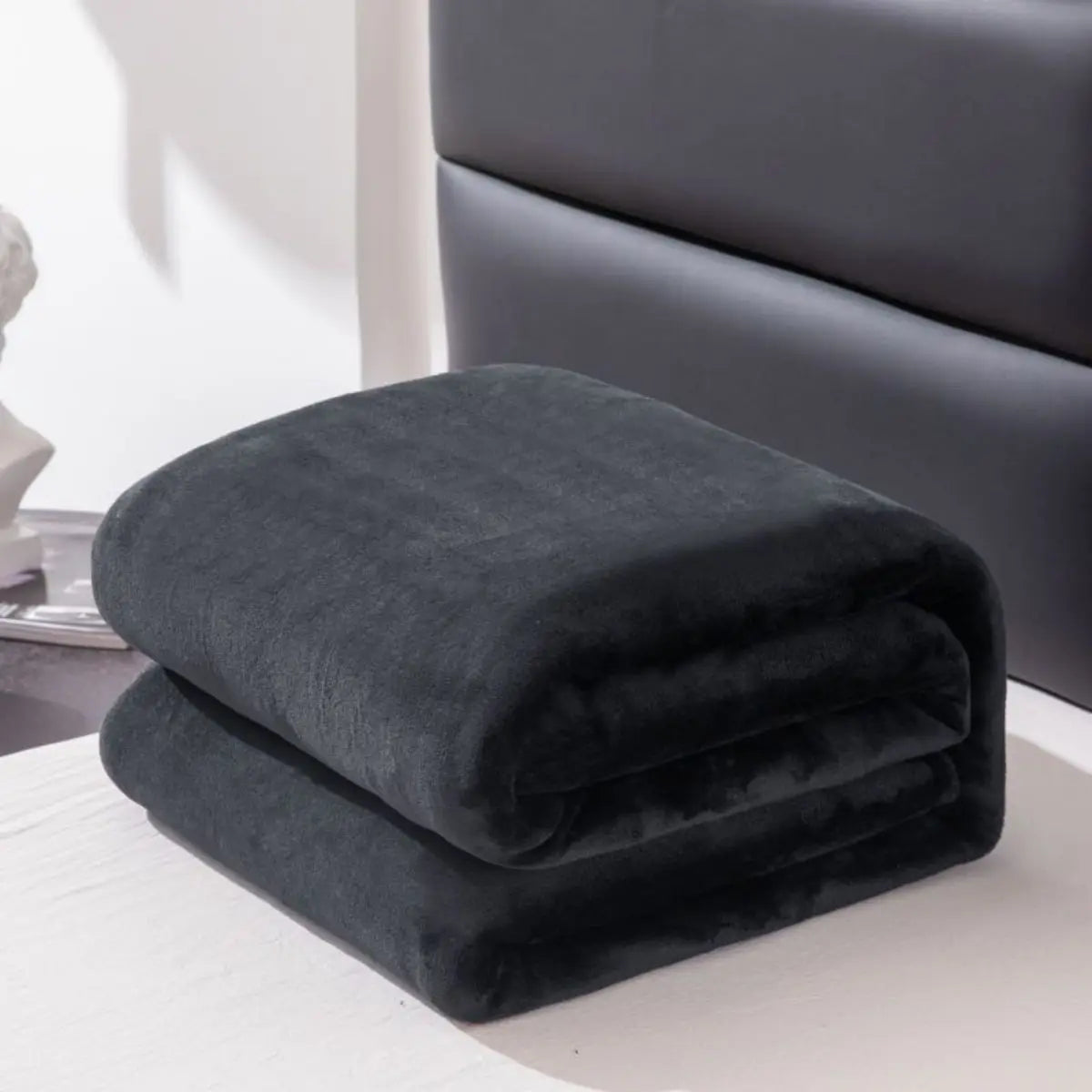 1pc Solid Color Blanket with Thickened Fleece, All Seasons